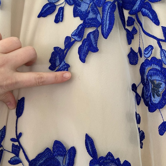 FLORAL EMBROIDERED SWING DRESS BEIGE BY ECI ROSES - Picture 8 of 8